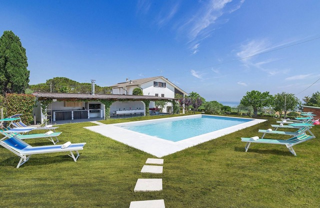 Beautiful home in San Costanzo -PU-