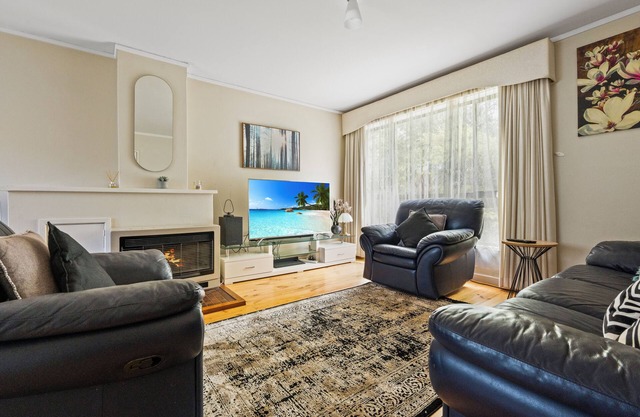 Beautiful Home just minutes walk from the city.