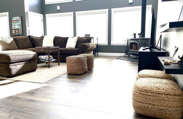 Beautiful Home located right on the ocean, private beach and year round Hot Tub!