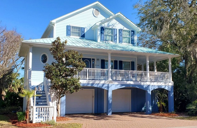 Beautiful Home Near Cabana Club with Great Views and Outdoor Spaces