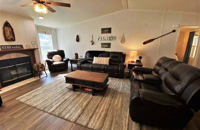 Beautiful Home on Creek with Full Kitchen, Large Patio with Seating, Game Room