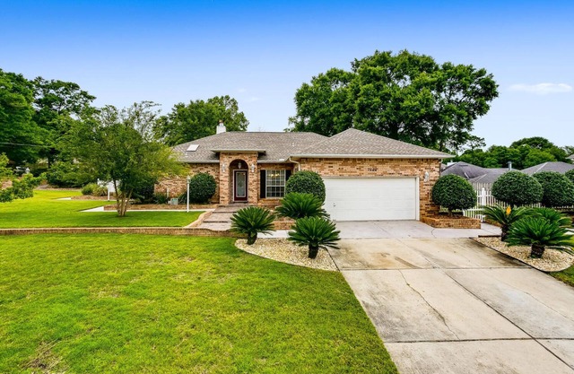 Beautiful Home, Pet Friendly, Centrally located!