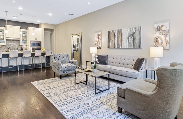 Beautiful Home - Rooftop Patio Downtown views!