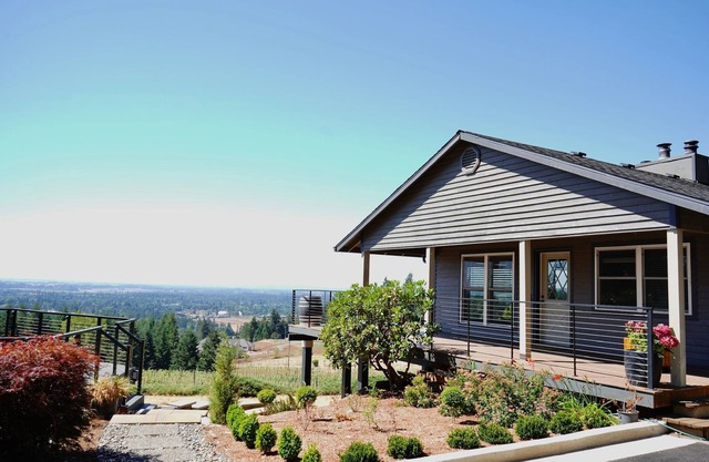 Beautiful home, stunning views in the heart of the wine country