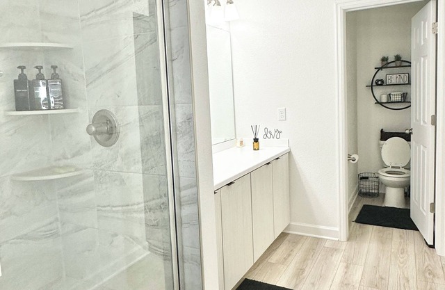 Beautiful home with access to a private lake quiet. 2 top mattresses king-size