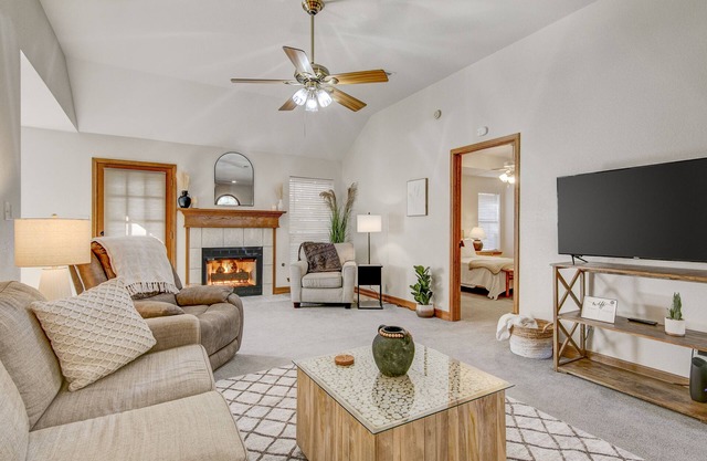 Beautiful Home with Amazing back patio. 3br/2bth - sleeps 8.