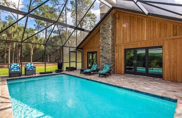 Beautiful Home with Guest House and Saltwater Pool-4 miles to beach