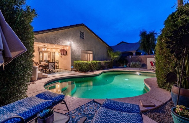 Beautiful Home with Heated Pool and Hot Tub! Spring Training and Stadium nearby.