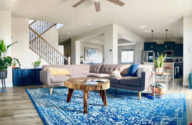 Beautiful home with Mountain View’s!