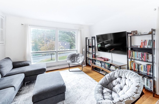 Beautiful home with full kitchen, deck, close to river, & washer/dryer