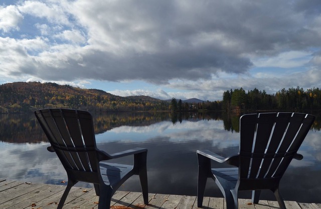 Beautiful Home With Mountain Views And 100' Of Water frontage - Skiing close by