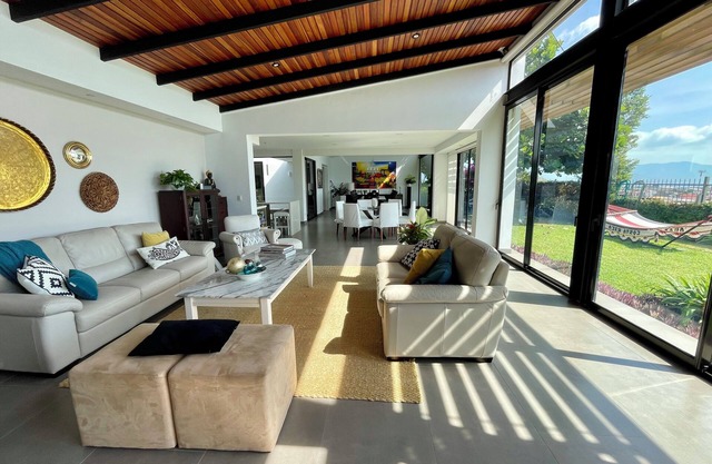 Beautiful house with pool in Heredia, ideal for families and long stays.