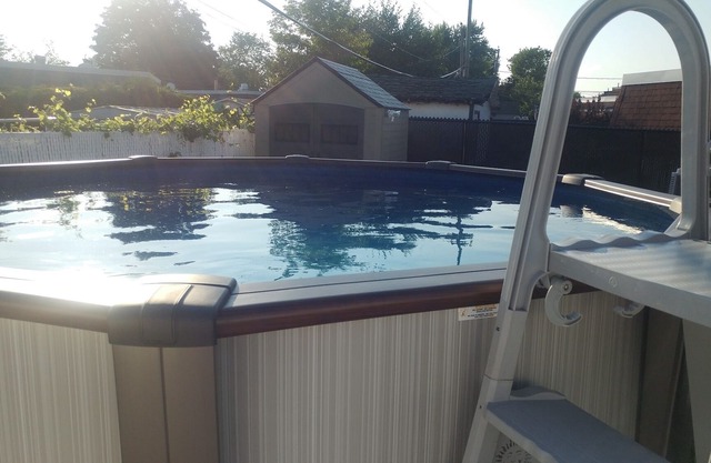 Beautiful house. Backyard pool. Free parking. Free Wi-Fi