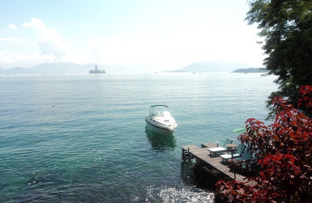 Beautiful house on the coast with balconies, pier, full sea view