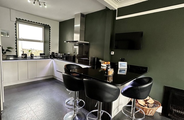 Beautiful House in picturesque Morfa Nefyn. Sleeps 12 and 2 mins from the beach