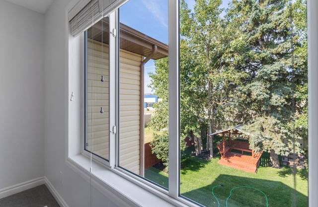 Beautiful house in SW Calgary /entire house with full privacy