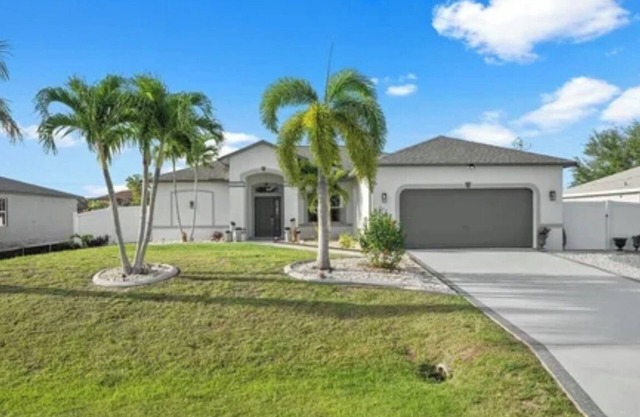 Beautiful house in the heart of cape coralnwith all the comforts for you