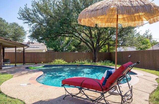 Beautiful House w/Big Fenced Private Yard, Private Pool, & Quiet Location