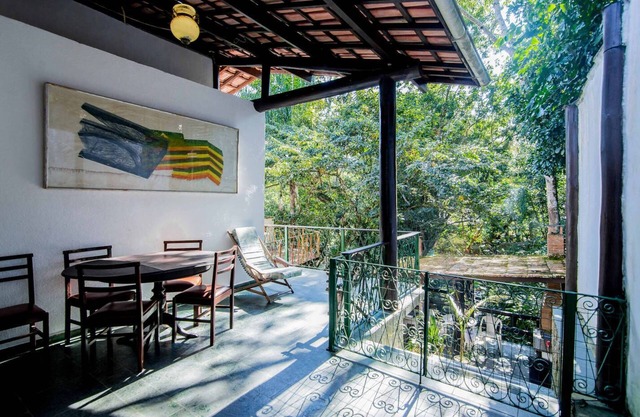 Beautiful House With 5 Suites - Private Waterfall - Only 1 km from the Beach
