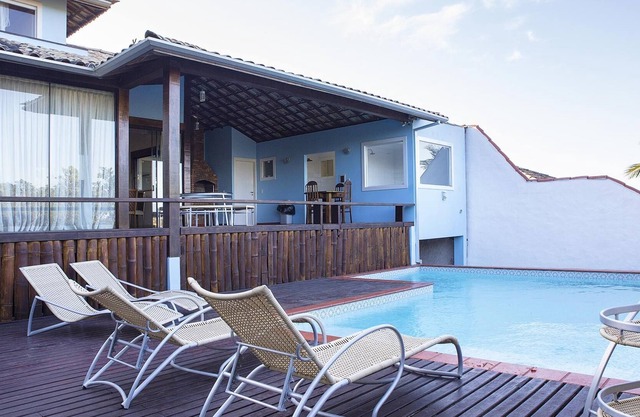 Beautiful house with 6 bedrooms, located in Ferradura