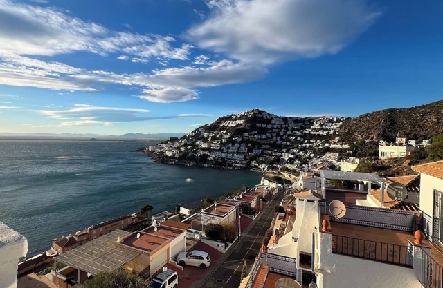 Beautiful house with sea view AV-35