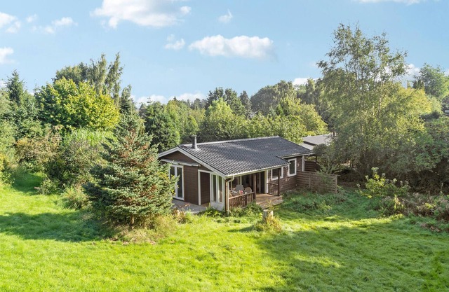 Beautiful, idyllic cottage with wood-burning stove.