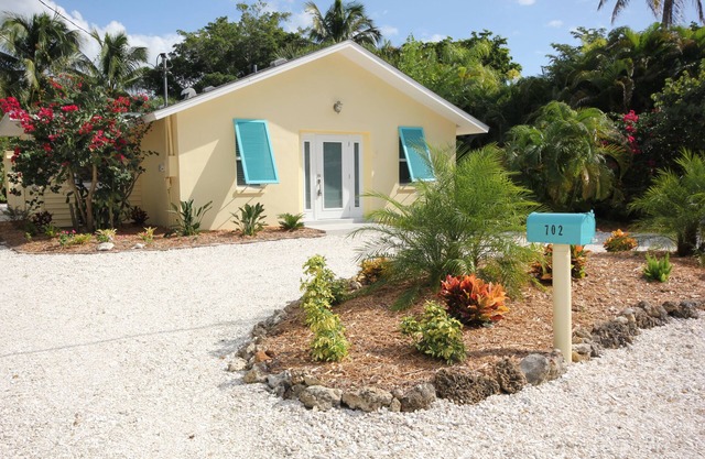 Beautiful Island Home Walking Distance To The Beach