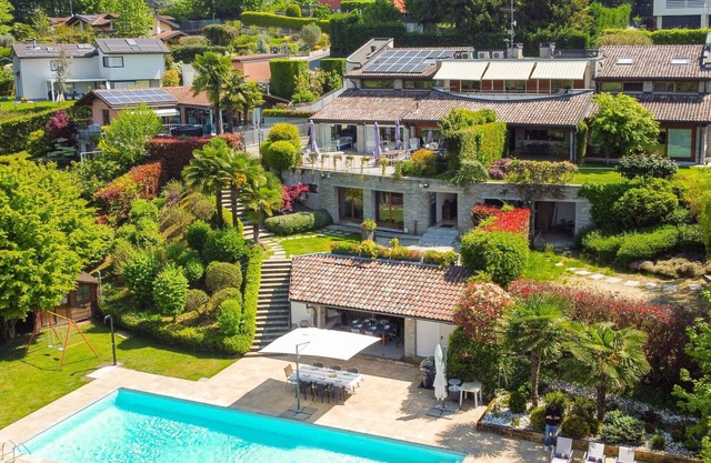 Beautiful villa with WIFI, A/C, private pool, TV, patio, pets allowed, panoramic view and parking