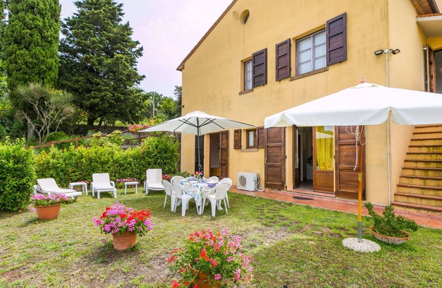 Beautiful apartment with WIFI, pool, A/C, TV, patio, pets allowed, panoramic view and parking