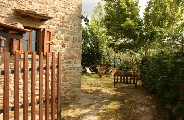 Beautiful apartment for 4 guests with TV and parking, close to Cortona