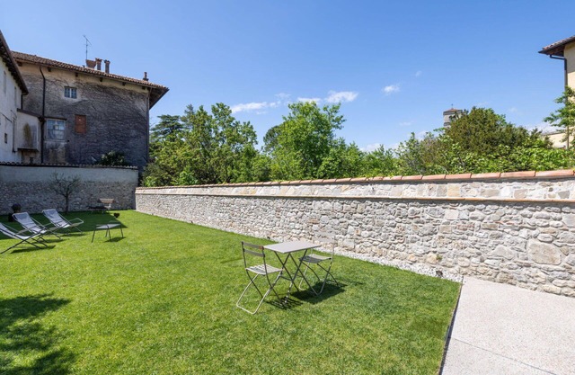 Beautiful apartment for 4 guests with A/C, WIFI, TV, terrace, pets allowed and parking