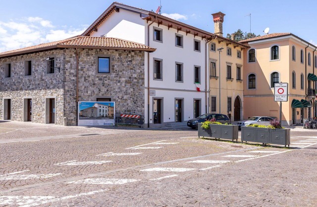 Beautiful apartment for 4 people with WIFI, A/C, TV, balcony, pets allowed and parking