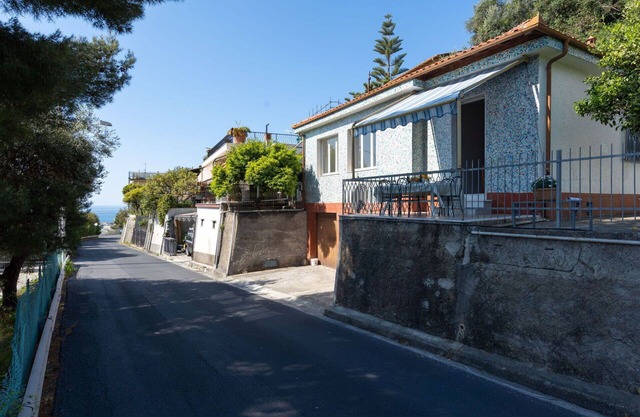 Beautiful private villa for 7 people with TV, terrace and parking