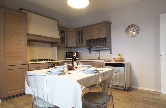 Beautiful apartment with private pool, WIFI, TV, terrace, pets allowed, panoramic view and parking