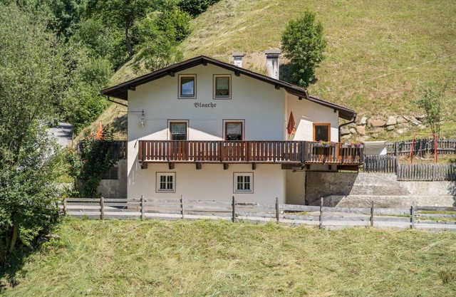Beautiful Holiday Home “Ferienhaus in der Blaiche” with Mountain View, Wi-Fi, Balcony, Garden.