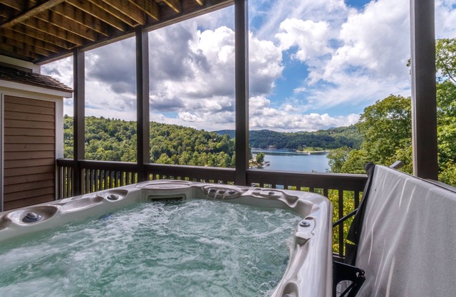 Beautiful Lake Glenville Mountain Getaway