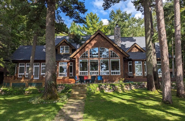 Beautiful lake home on Lower Whitefish, sauna at the lake, 5 min to Crosslake!