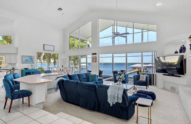 Beautiful Lake June home, hot tub, dock, rope swing, porch, beach area, kayaks