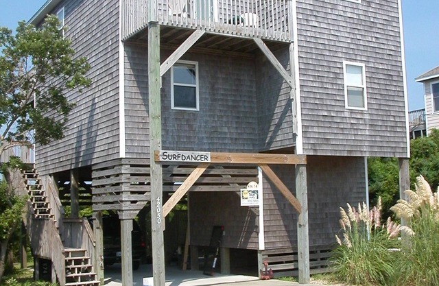 Beautiful Lakefront Beach Property - 5 Min Walk to the Ocean