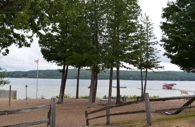 Beautiful Lakefront Cottage on Intermediate Lake