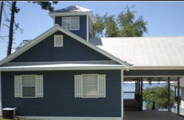 Beautiful Lakefront home 25 minutes from Panama City Beach .