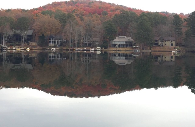 Beautiful Lakefront Home on Lake Arrowhead/2 full kitchens, 2 primary bedrooms