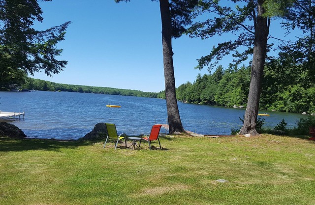 Beautiful Lakefront Home on pristine Swan Pond lake close to Maine beaches