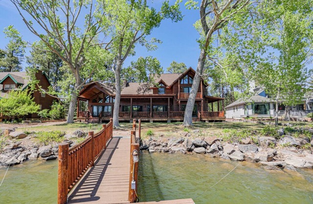 Beautiful Lakefront Luxury Cabin in The Shores at Rainbow Lake gated community