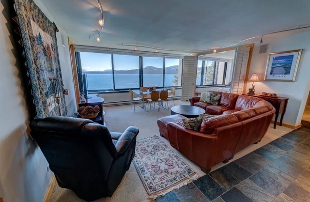 Beautiful lakefront condo with sweeping views!nFall is the best time to visit!