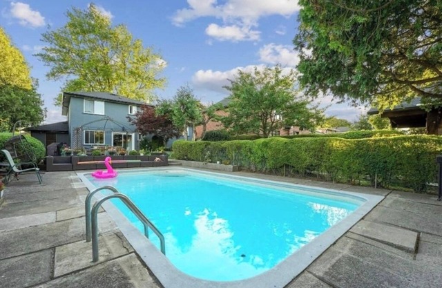 Beautiful Lakehome in City with Private Pool😍