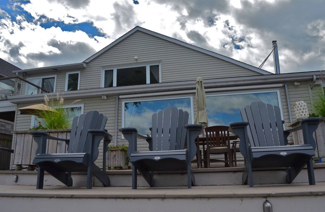 Beautiful Lakehouse in Price Edward County on the Bay of Quite