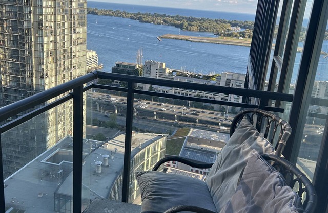 Beautiful lakeshore condo unit
