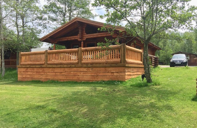 Beautiful Lakeside Cabin With Hot Tub - Pet Friendly - Near Golf Course