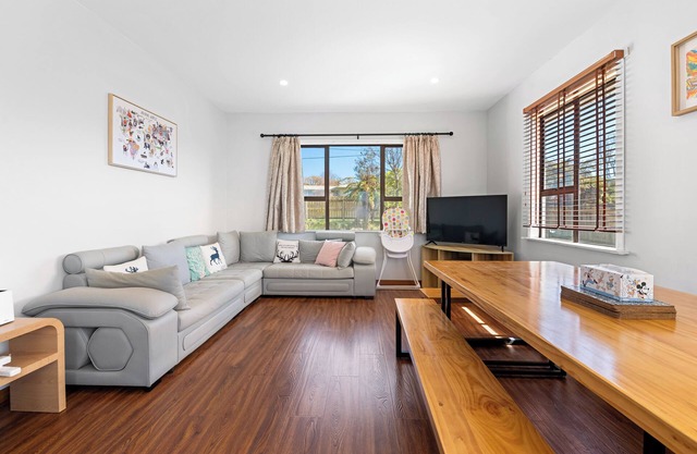 Beautiful lakeview & 6 bedrooms & 3 bathrooms & Renovated & Close to Rotorua CBD